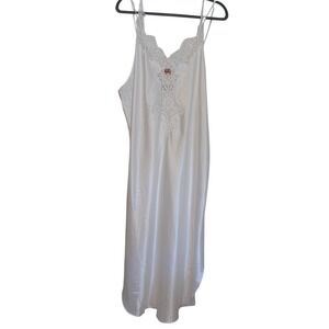 California Dynasty Vintage White Satin Lace Nightgown Rosebud Pearl Detail XL/1X